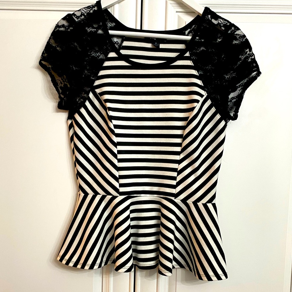 I Z Byer Women’s Size Medium Short Sleeve Fitted Top Peplum Black White Stripe